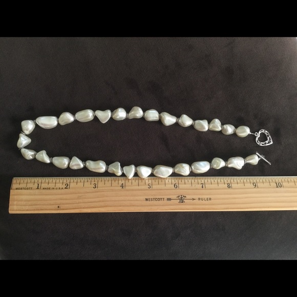 20 Inch Freshwater Pearl Necklace - Picture 4 of 5